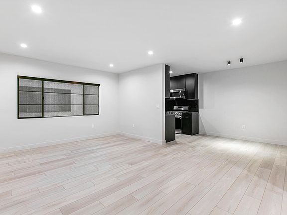 4th image of 3750 S Canfield Ave #9B