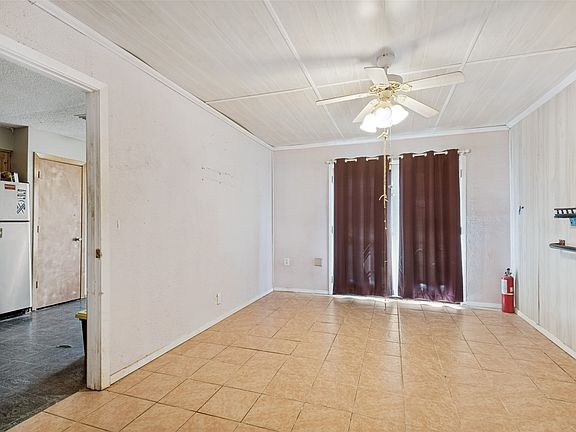 3rd image of 404 Yellow Jacket Dr