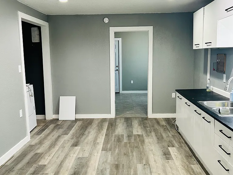 112 E Jefferson St — Photo 12