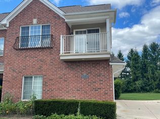 8221 N Annsbury Cir #10, Utica, MI 48316