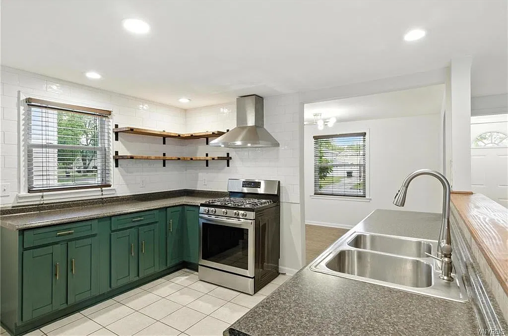 4 bed, 1488 sqft, $2,900 — Photo 1