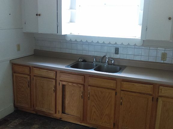 3rd image of 218 N Warren Ave #1