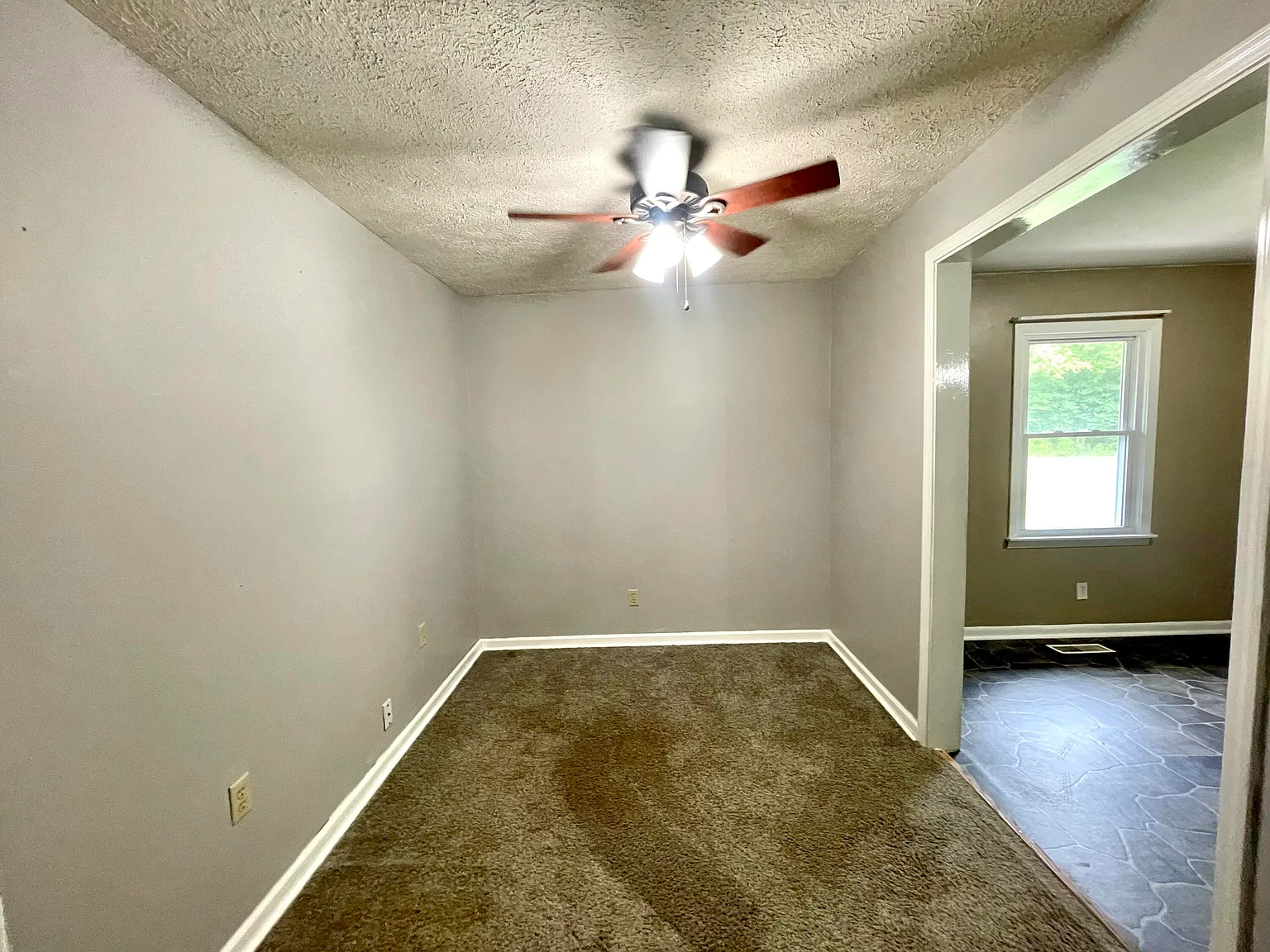 3 bed, 2.0 bath, 1400 sqft, $1,400 — Photo 4