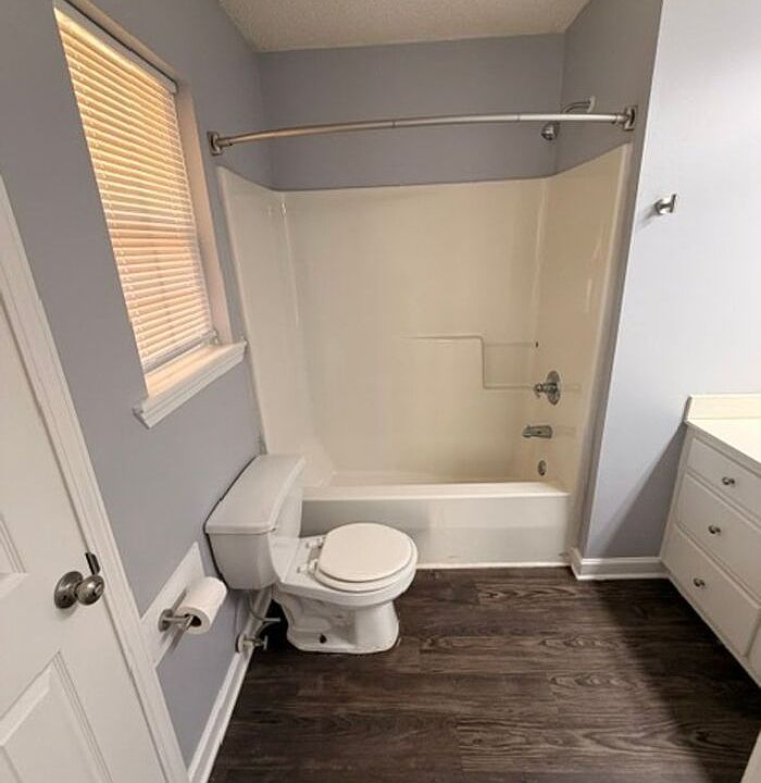1st image of 948 Wildwood Ln