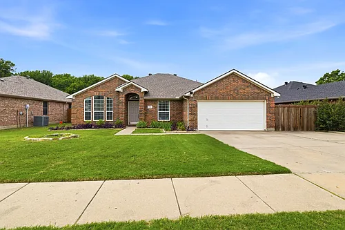 1124 Twin Lakes Dr Photo 1