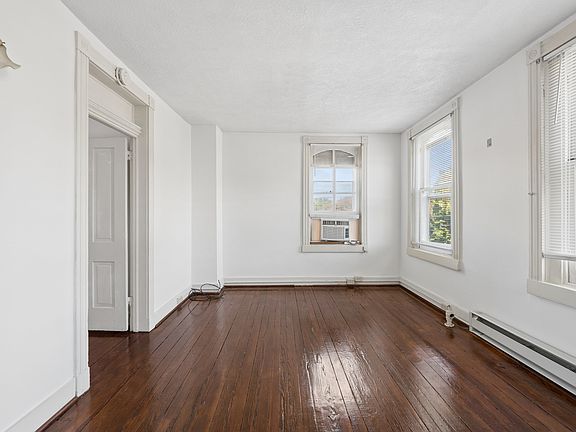 5th image of 232 E 2nd St APT 3