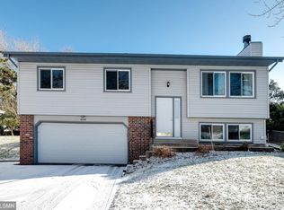 4244 Heritage Dr, Vadnais Heights, MN 55127