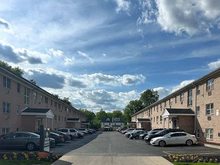Austin Manor Apartments — Photo 14