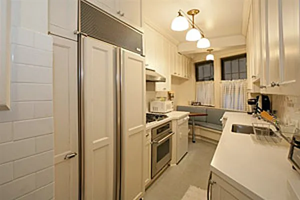 Sold by Warren Lewis Realty | media 24