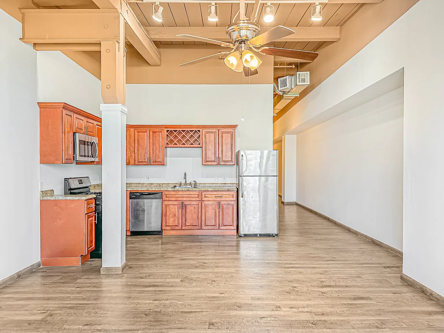2 bed, 1168 sqft, $1,595 — Photo 2
