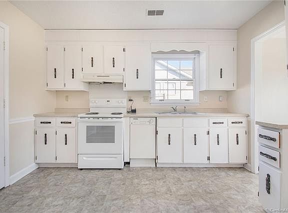 2nd image of 1010 McLaughlin St