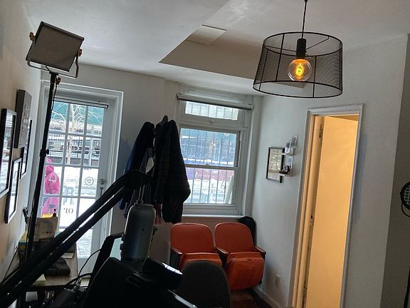 2nd image of 1531 York Ave