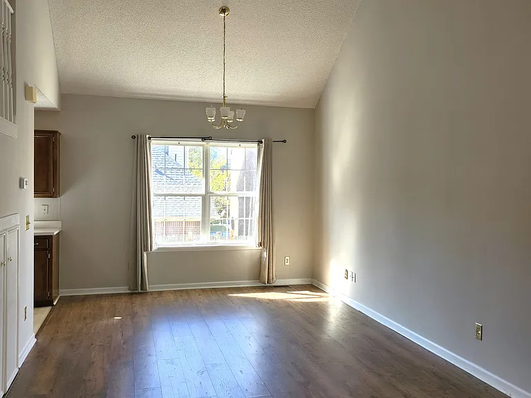 1305 Melrose Hts — Photo 5
