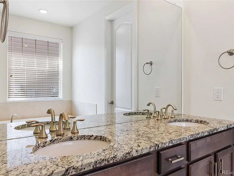 14700 Oslo Ave — Photo 26