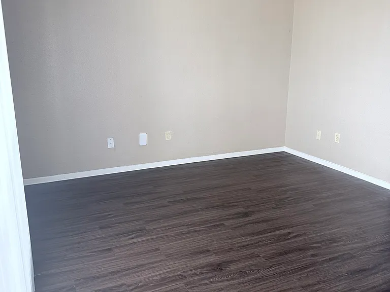 Peachtree Apartments — Photo 6