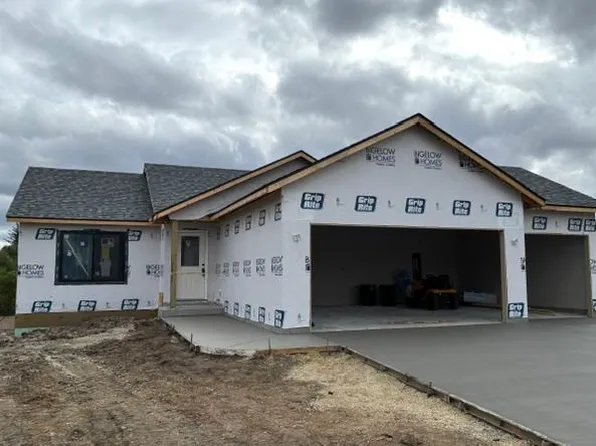 832 5th St, Wanamingo, MN 55983