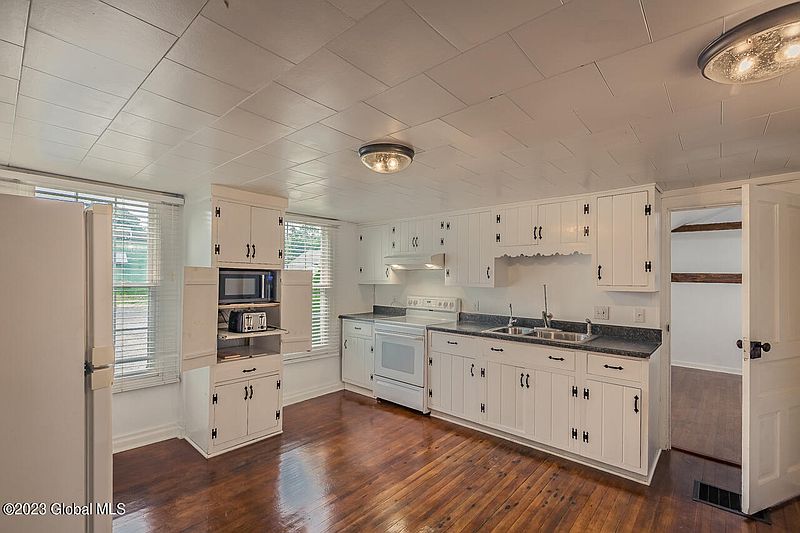 5th image of 5241 Sacandaga Road