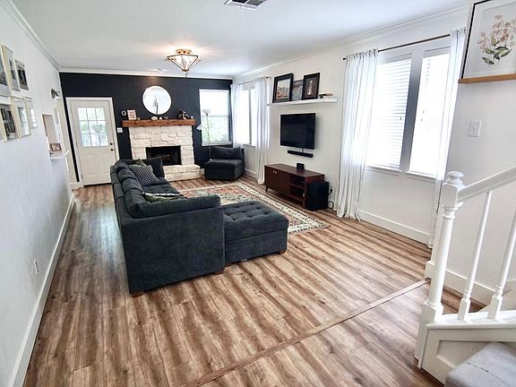 4th image of 2918 Winchester Dr