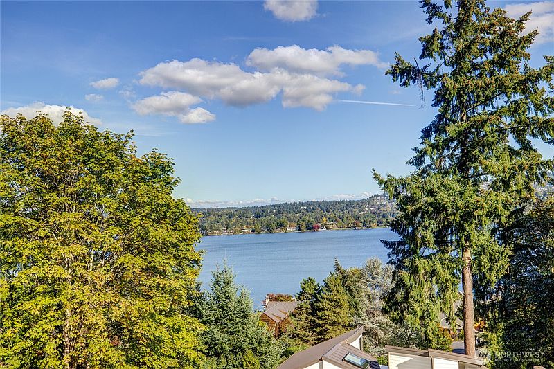 3rd image of 4408 E Mercer Way
