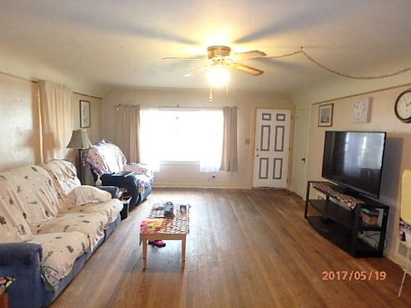 3rd image of 17 Hinman St S