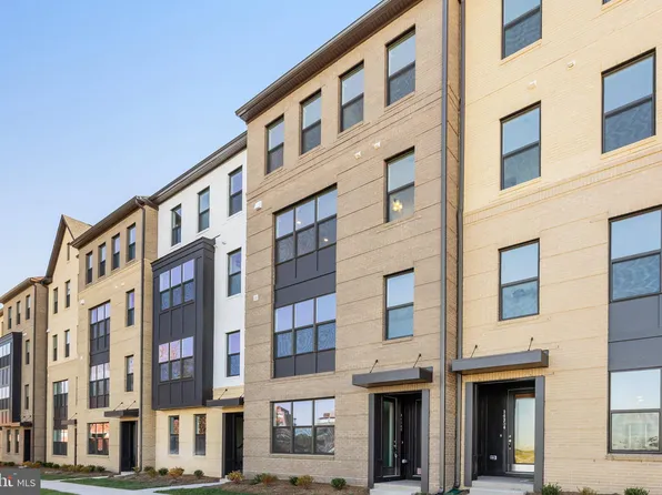 14348 Yesler Ave, Chantilly, VA 20151