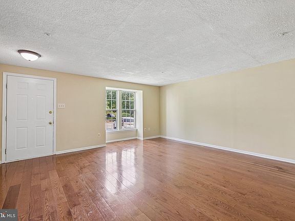 3rd image of 8918 Pembrook Woods