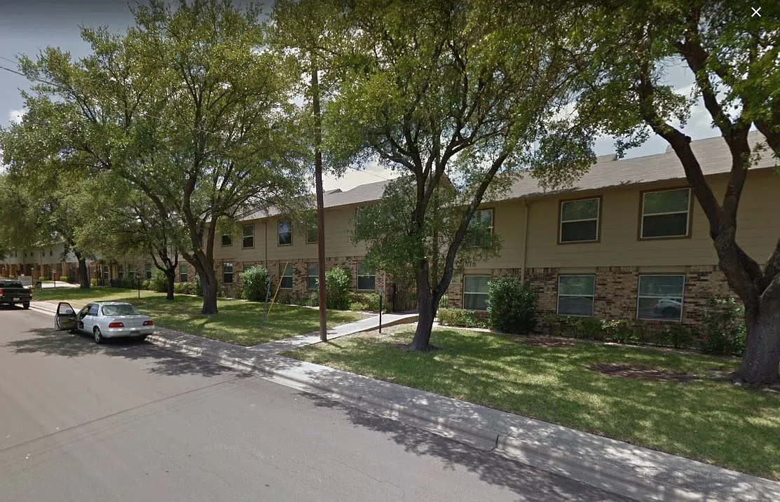 2 bed, 1.5 bath, 1045 sqft, $995 — Photo 3