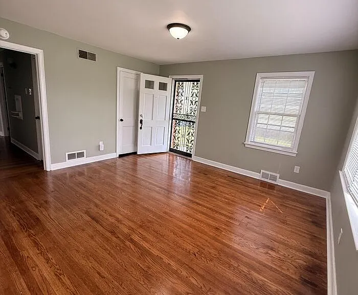 3305 Hendricks Ave — Photo 3