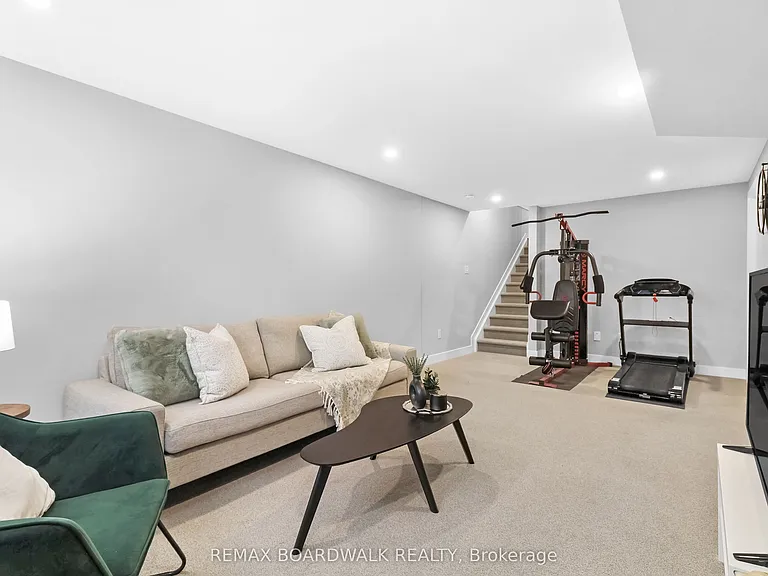 232 Bristol Cres — Photo 28