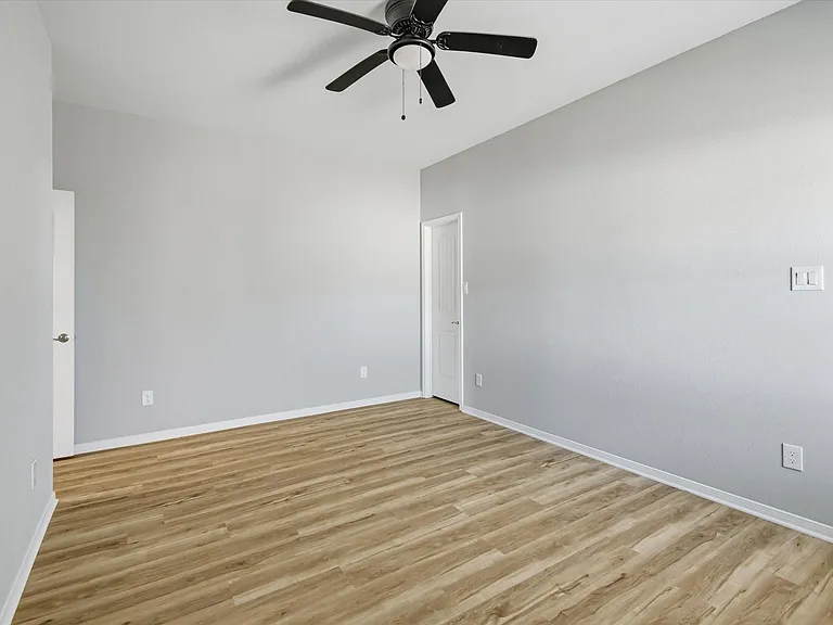 205 N Bay Ave #B — Photo 14