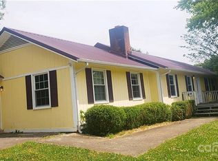 1073 S Main Ave, Newton, NC 28658