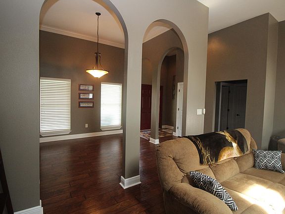 4th image of 22333 Heritage Dr