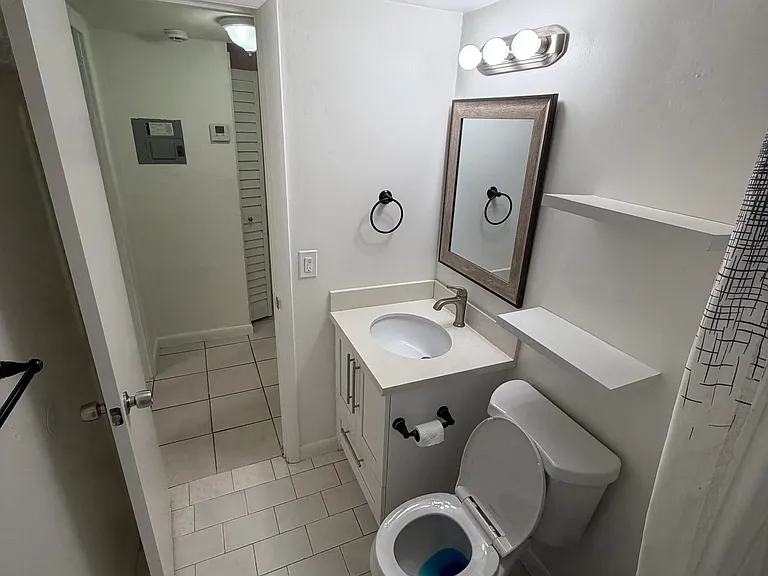 1281 W 29th St #6 — Photo 12