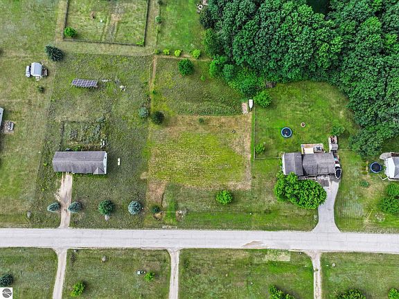 3rd image of N Wood Meadows Dr