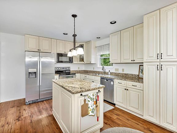 4th image of 7350 Stoney Pointe