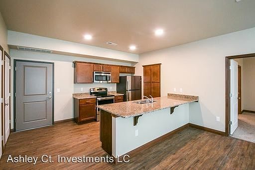 4th image of 405 Ashley Ct Unit 103