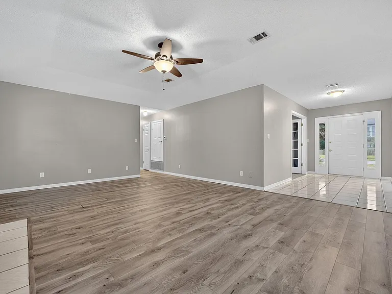 3 Neptune Dr — Photo 8