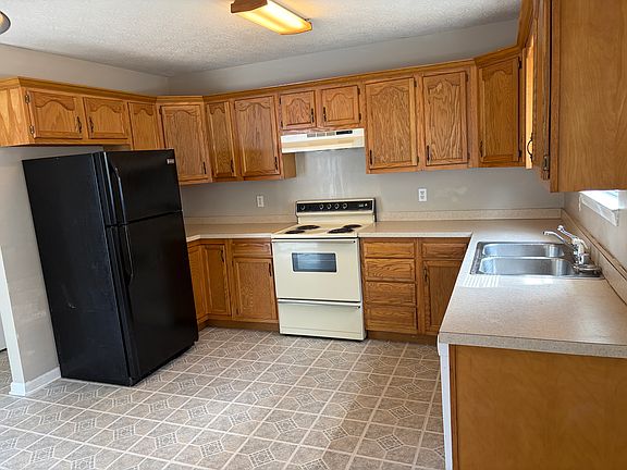 4th image of 100 Laurel Ln