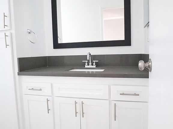 3rd image of 810 Norton Ave #1A