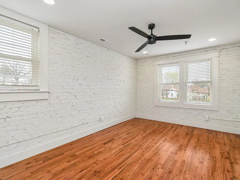 826 N Broadway St #301 — Photo 15