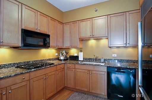 5th image of 25 E Superior St APT 2704