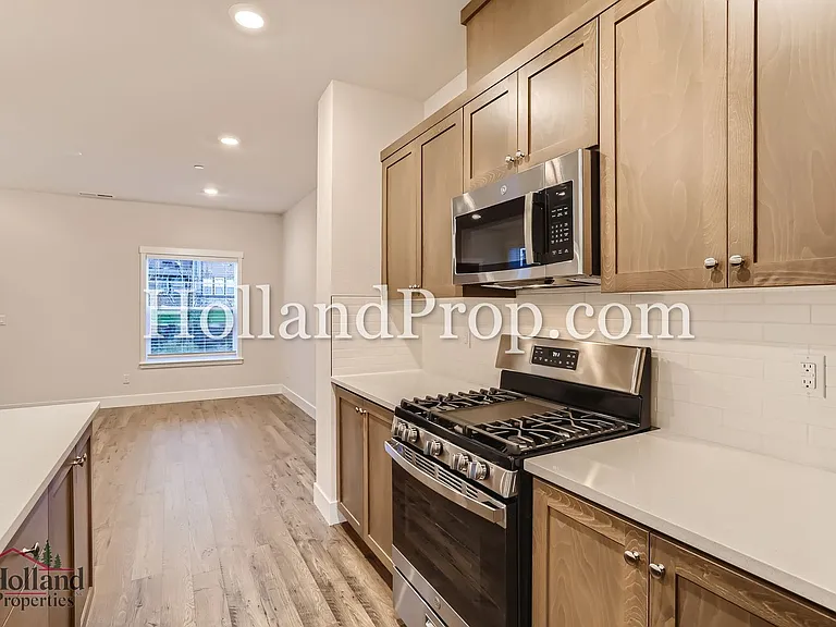 15974 NW Hosmer Ln — Photo 10