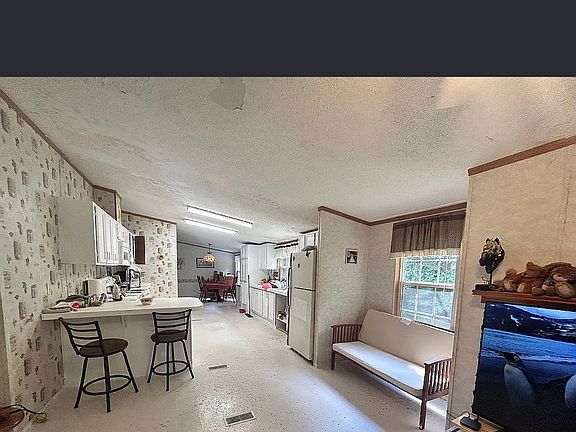 3rd image of 4011 Forest Trail Dr
