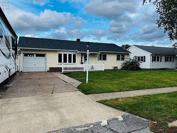 2nd image of 2715 N Bayview Ln
