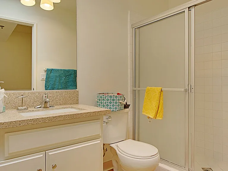 Encino Majestic — Photo 17