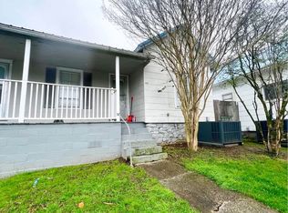 307 E Spring St #B, Oliver Springs, TN 37840