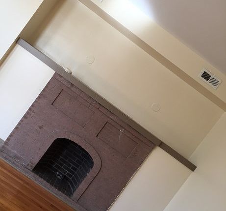 2nd image of 7047 S Vernon Ave #1