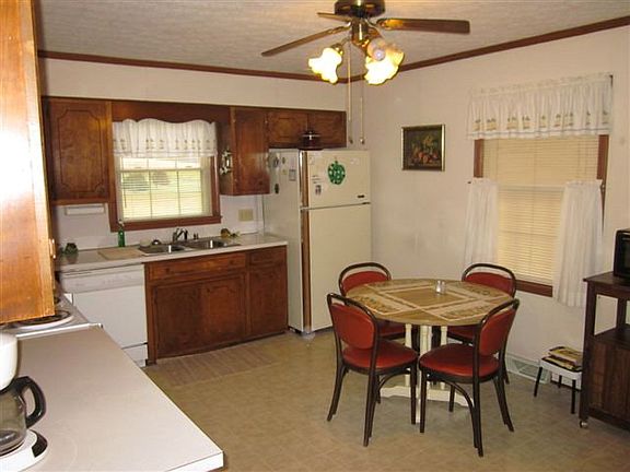 4th image of 1115 Glenview Dr