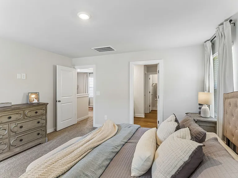 1735 Flora Grv — Photo 15