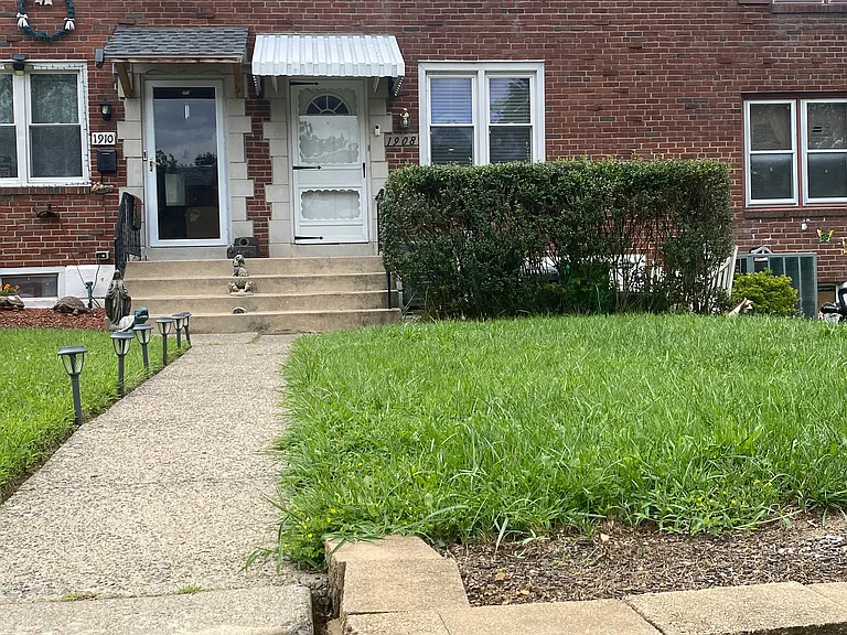 1908 S Delaware St — Photo 2